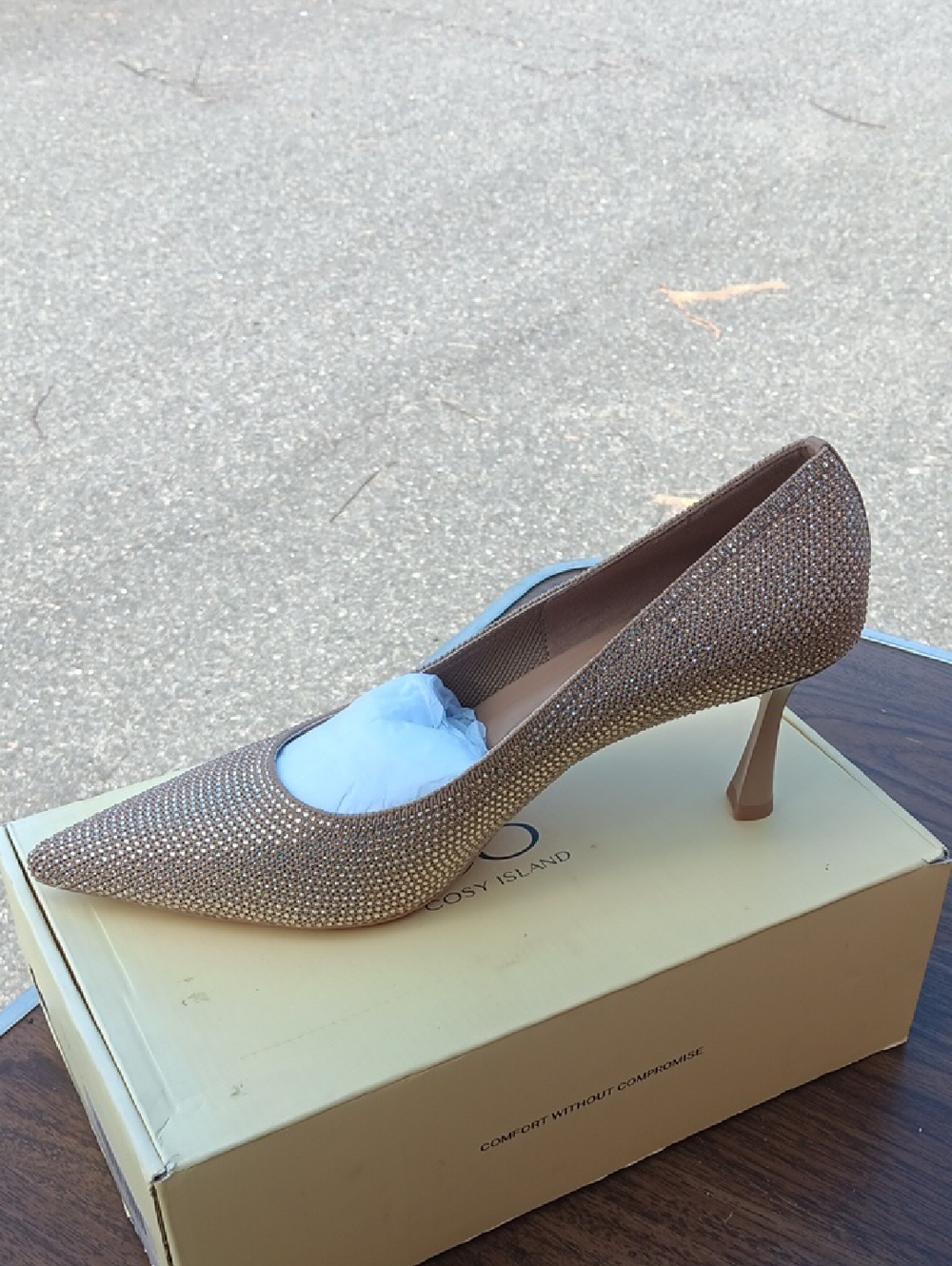 Women's Glitter Pointed-Toe Pump in Gold
